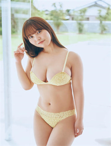 《2男1女双飞囗交》