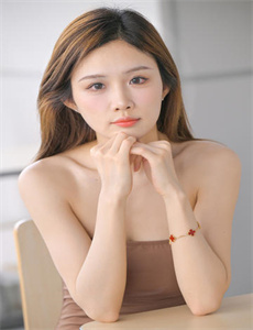 《人妻少妇久久久久久97人妻》